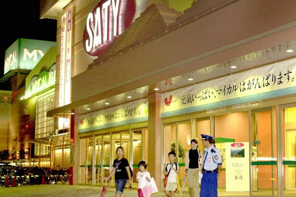 経営破綻した当日のマイカルの「SATY」店舗（2001年9月14日、大阪・茨木市）