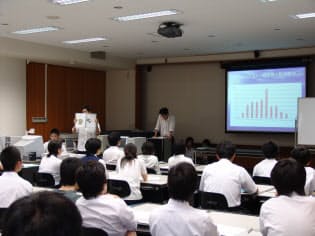 千葉高校の総合学習の発表会の様子=千葉高校提供
