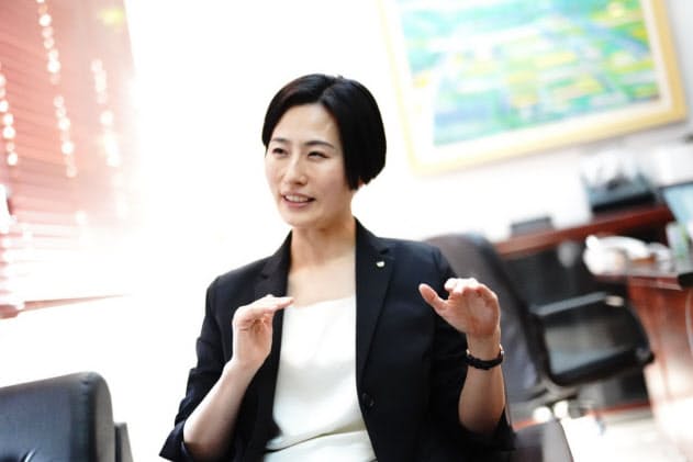 四條畷市の林有理副市長は出産から3カ月のタイミングで副市長公募のニュースを知った (エン・ジャパン「AMBI」提供)