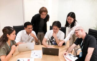 シナモンにはバックグラウンドの異なる社員が多い。その多様性が事業に推進力を加えているという=同社提供