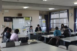 愛知県知多市立八幡中学校で外国人の保護者を対象に開かれた入学説明会