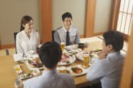 韓国料理は大勢で一緒に食べることを前提にしている場合が多いという（写真はイメージ）=PIXTA