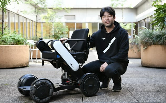 WHILLの杉江理CEOは自動運転機能付きの電動車いすの実用化実験に取り組んでいる