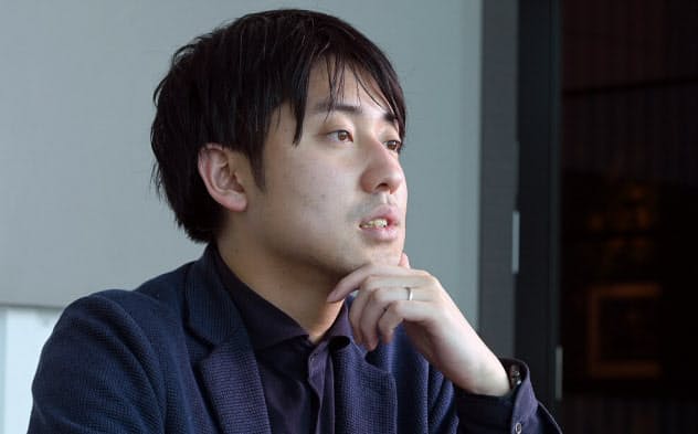 信頼し合えるチームづくりに、「褒め合い」の風土は役立つとみる