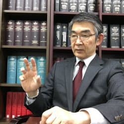 末啓一郎（すえ・けいいちろう）氏。　1984年弁護士登録。経産省勤務などを経てブレークモア法律事務所パートナー、一橋大ロースクール講師、米ニューヨーク州弁護士。著書に『テレワーク導入の法的アプローチ』（経団連出版）。