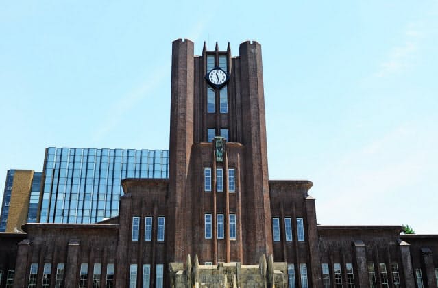 東京大学への進学校の顔ぶれも時代によって変化する（東京大学の安田講堂）