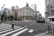 新型コロナの影響で都心部の百貨店は打撃を受けた（5月、閑散とする東京・銀座）