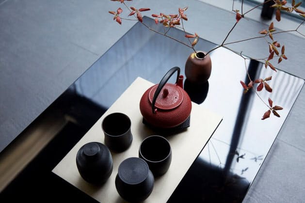 南部鉄器の急須をはじめ、茶器類も選び抜かれている