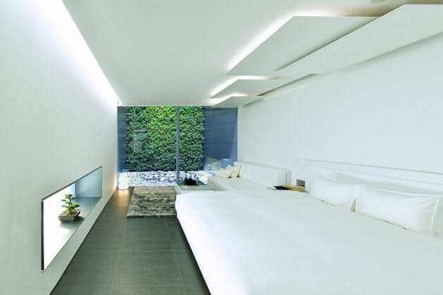 坪庭が見えて盆栽もある「MOGANA GARDEN」の部屋