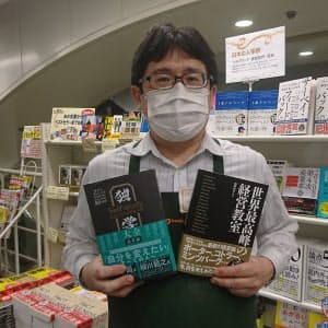 八重洲ブックセンター本店の川原敏治さんのおすすめは『独学大全』と『世界最高峰の経営教室』