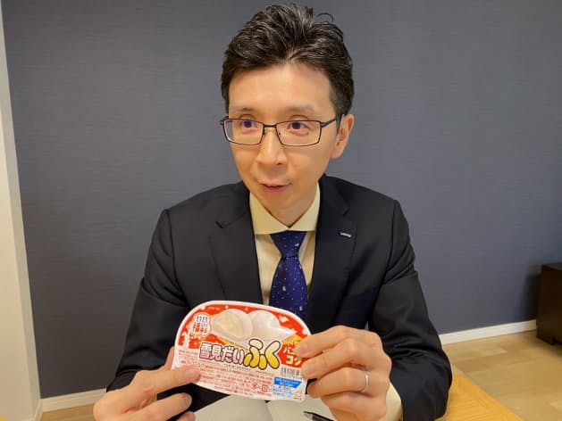 縁起担ぎ商品ともなっている「ふく」の字が大きい商品(雪見だいふくブランド課の安藤崇平氏)