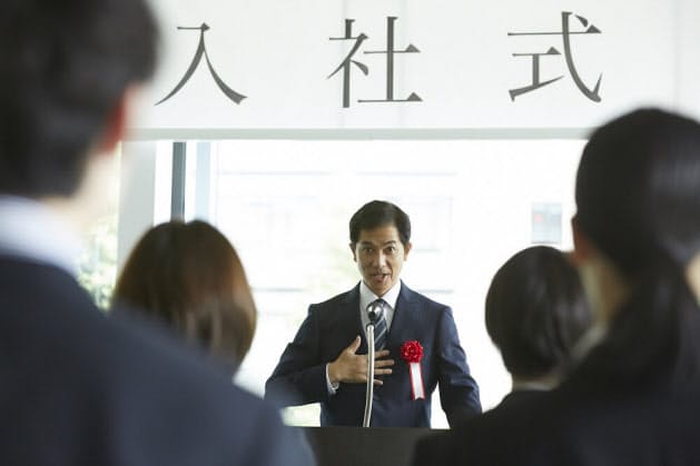 大勢の聞き手を前に「笑わせよう」と力むと口を滑らせやすい(写真はイメージ) =PIXTA