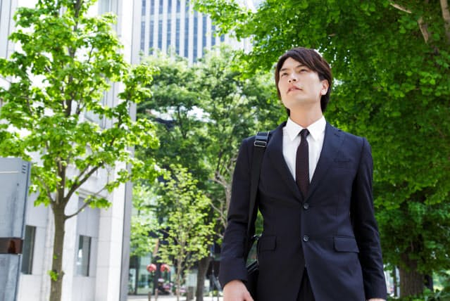 金融・保険業の転職はほぼ全年齢層で年収が増加(写真はイメージ=PIXTA)