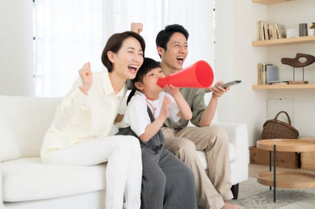 テレビでのスポーツ観戦では実況の表現力が楽しさを左右する(写真はイメージ) =PIXTA
